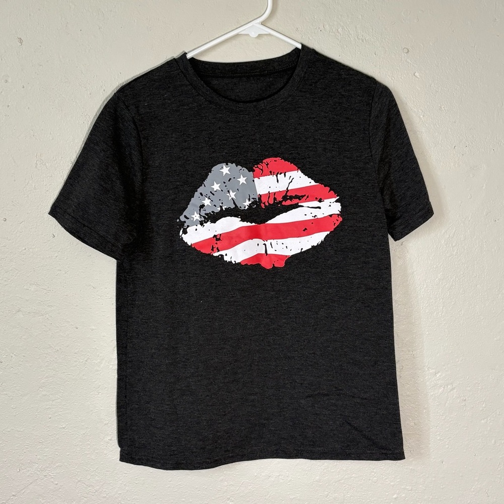 Black T-Shirt with American Flag Lips Graphic‎